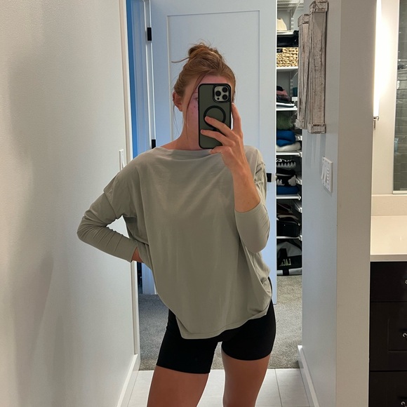 Lululemon long sleeve - Picture 2 of 6